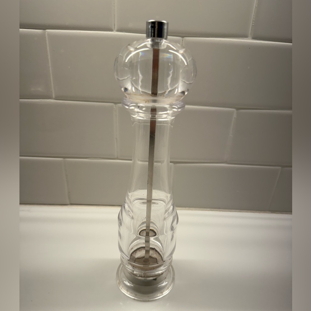 Williams Sonoma Pepper Shaker - Picture 2 of 4